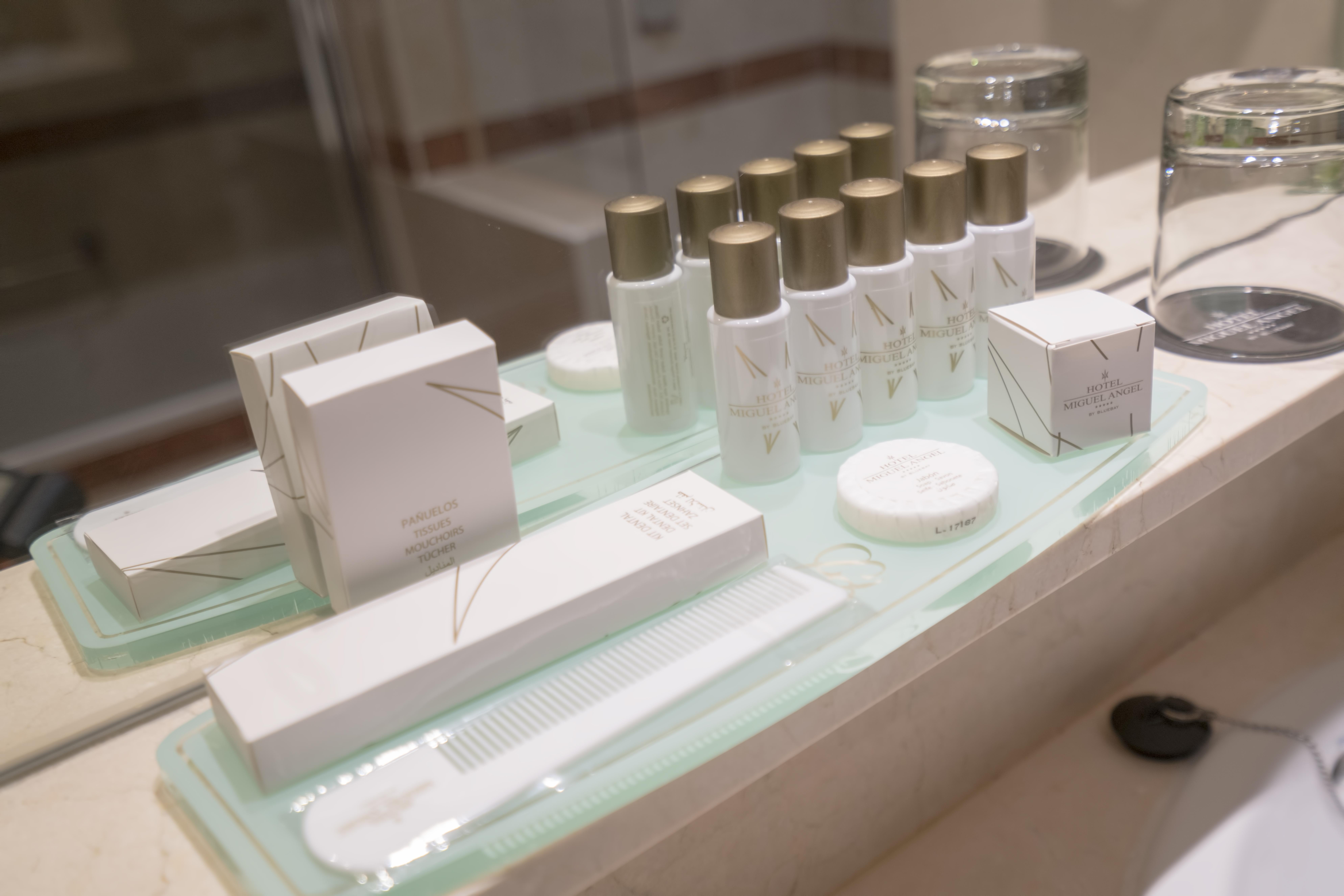 호텔 미구엘 엔젤 마드리드 외부 사진 The White Company toiletries