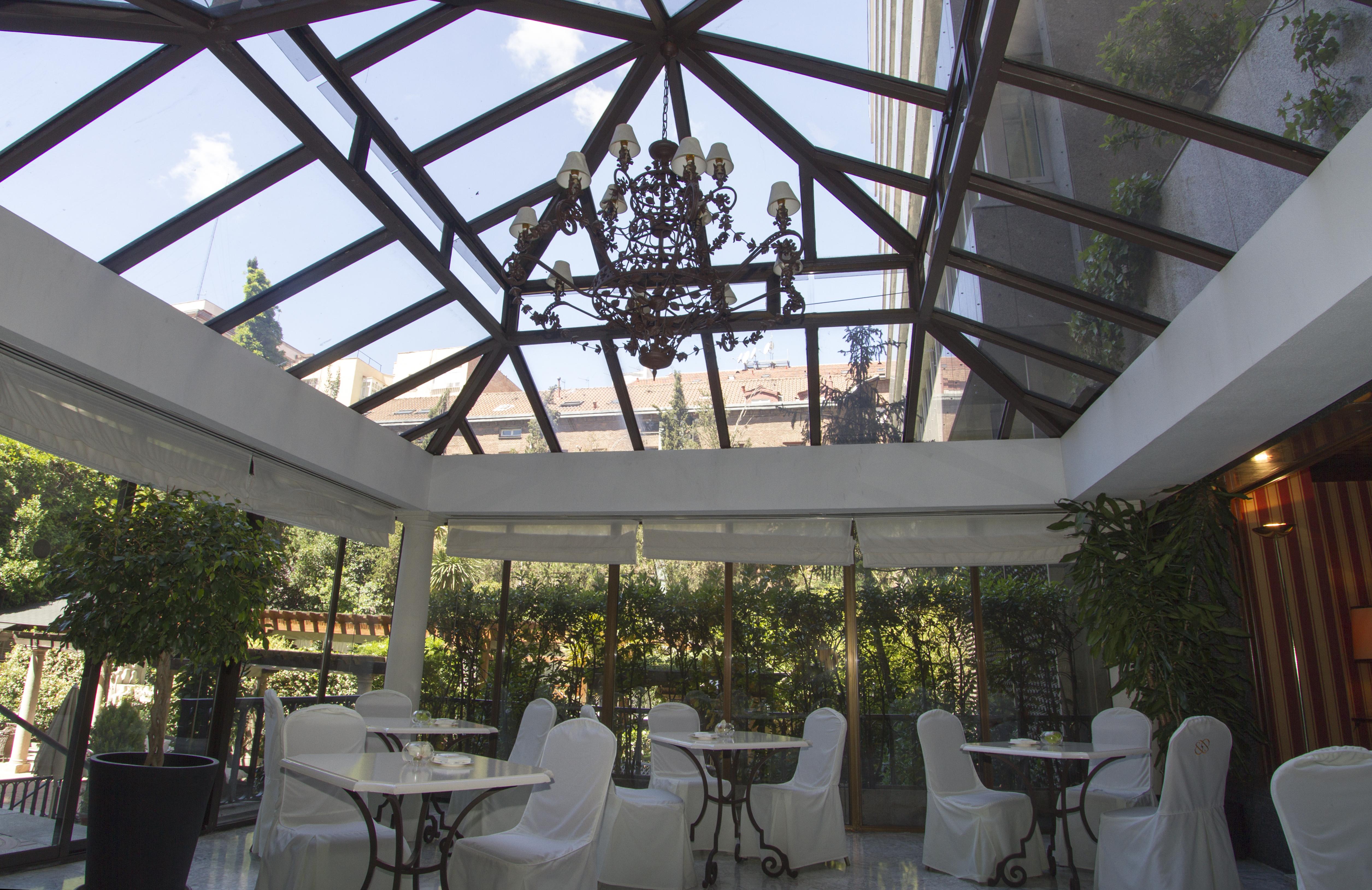 호텔 미구엘 엔젤 마드리드 외부 사진 The interior of the hotel