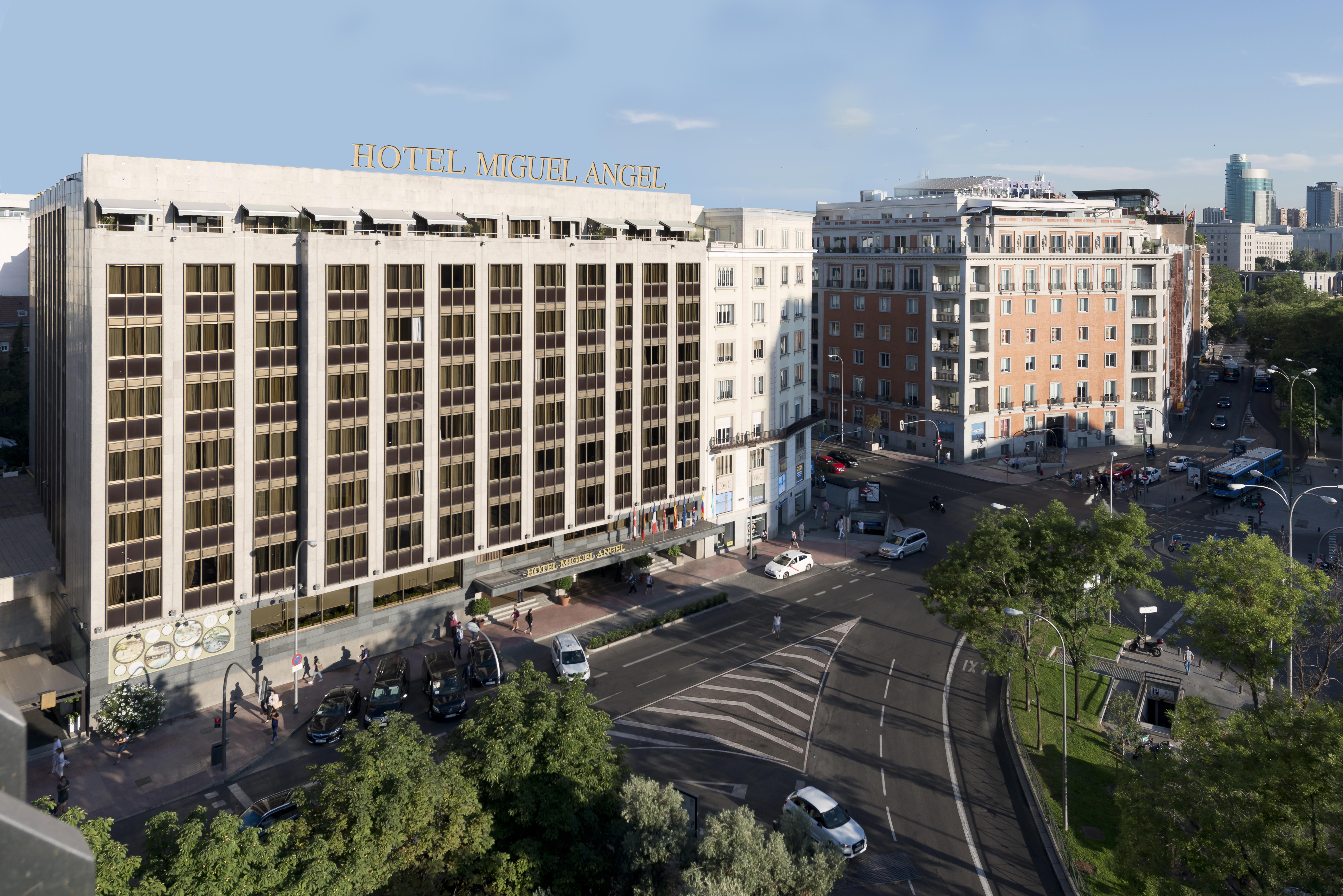 호텔 미구엘 엔젤 마드리드 외부 사진 The building of the university library