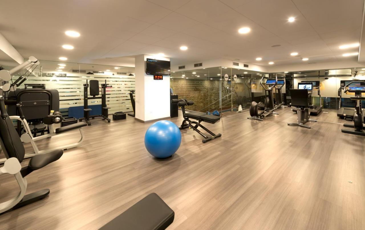 호텔 미구엘 엔젤 마드리드 외부 사진 The gym at the hotel