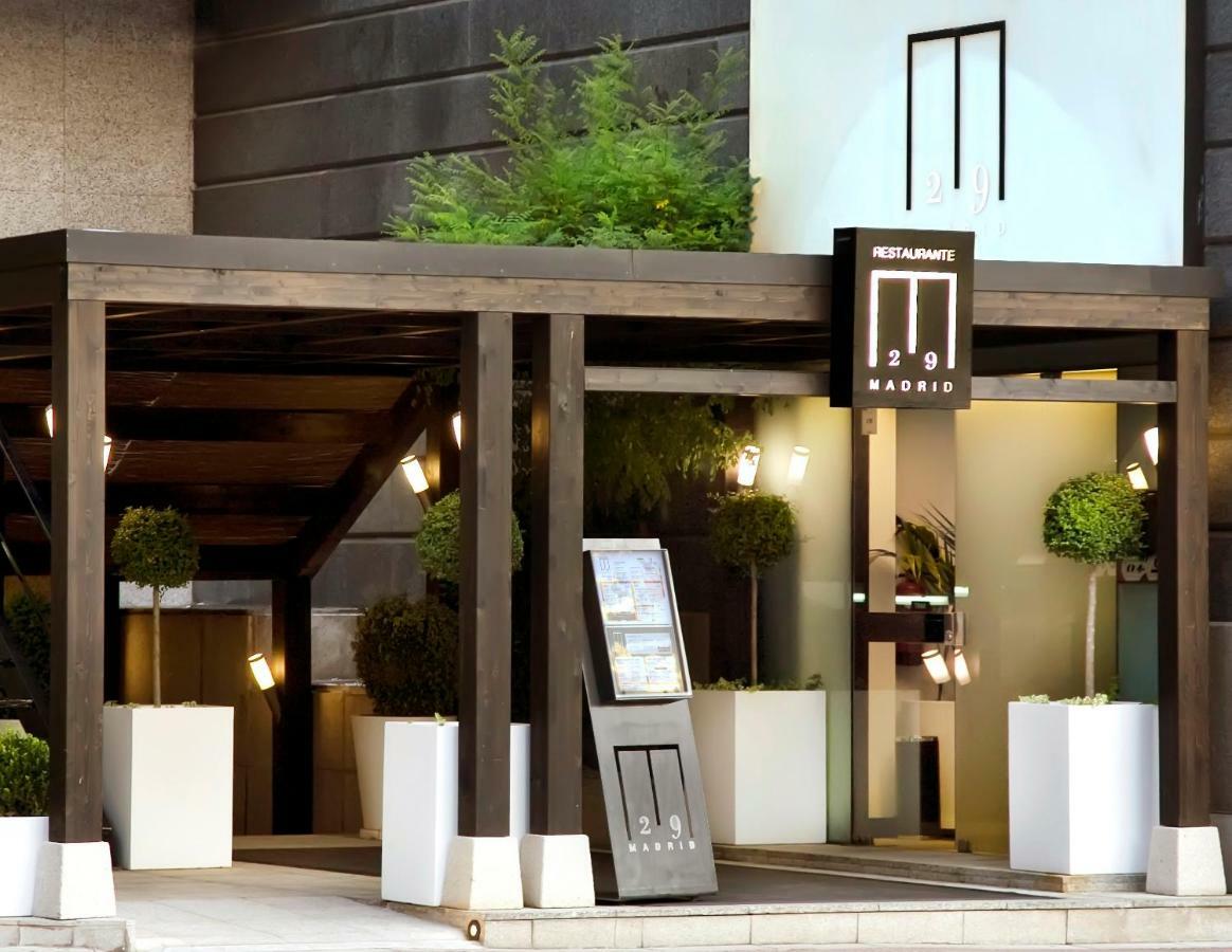 호텔 미구엘 엔젤 마드리드 외부 사진 Entrance of the hotel
