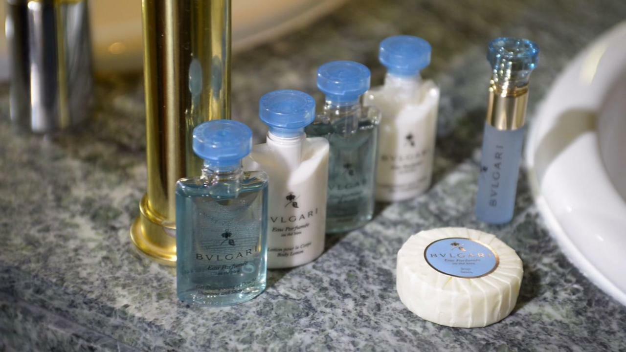 호텔 미구엘 엔젤 마드리드 외부 사진 A selection of toiletries