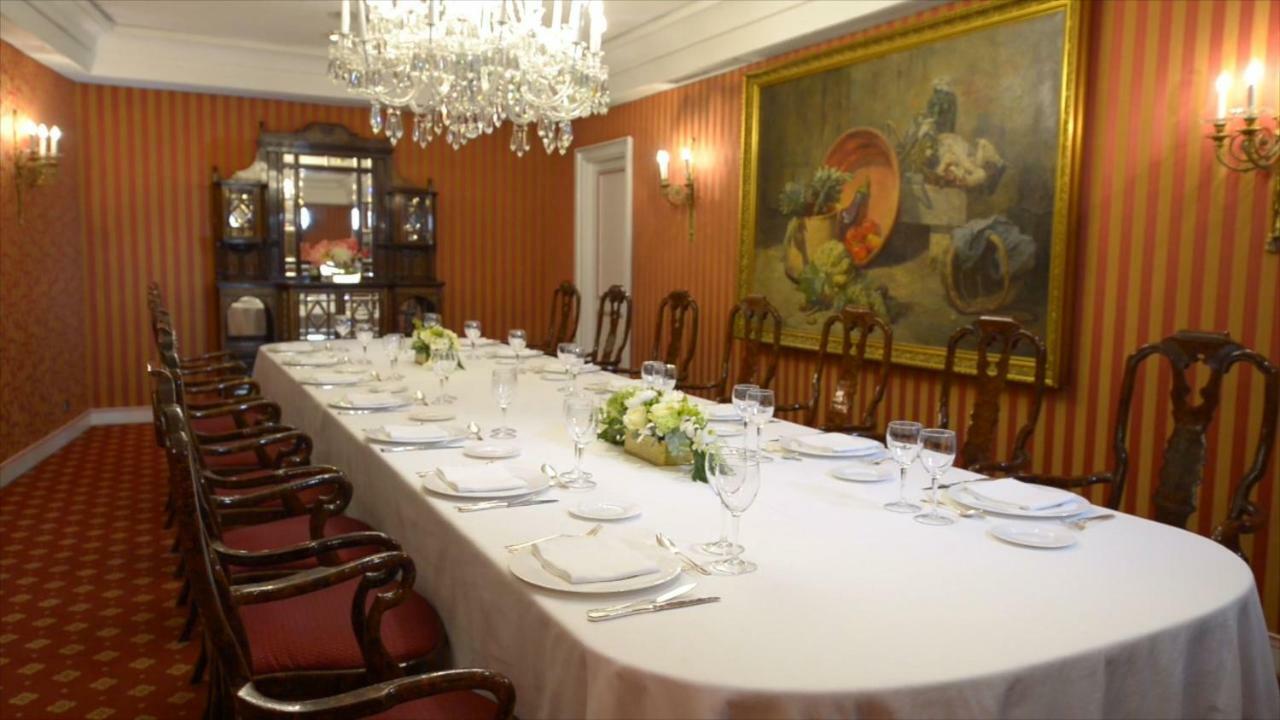 호텔 미구엘 엔젤 마드리드 외부 사진 The dining room of the residence of the Spanish ambassador to the United States